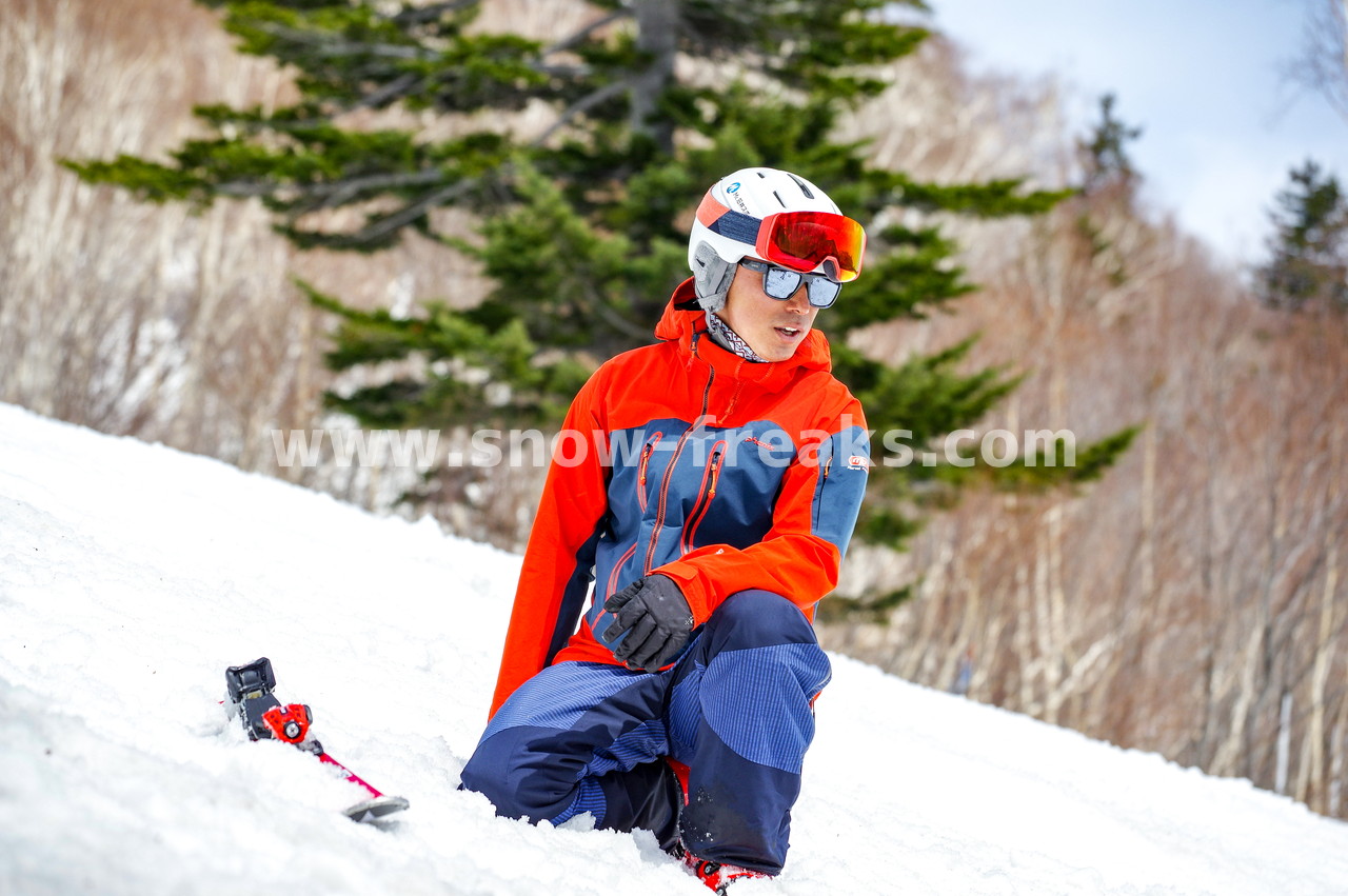 札幌国際スキー場 Mt.石井スポーツ ISHII SKI ACADEMY 校長・斉藤人之さんによる『斉藤塾』開講。本日のテーマは、「春雪！コブからスキーのたわみを楽しむ！！」(^^)v